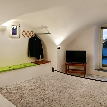 Grandma's Homes Apartment Imerovigli (Santorini)